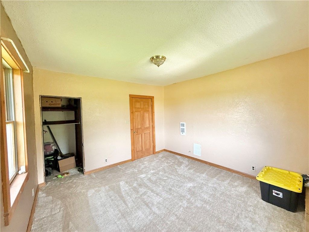 Image 16 of property listing at 4217 Hillsville Rd, Pulaski Twp, PA 16143