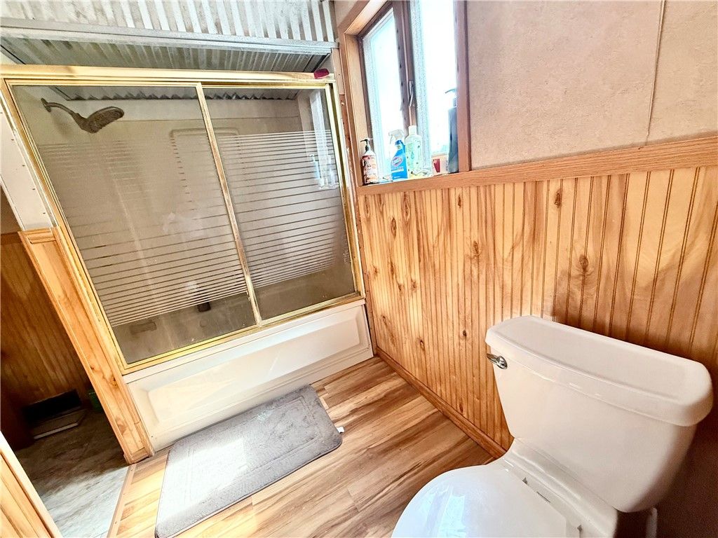 Image 19 of property listing at 4217 Hillsville Rd, Pulaski Twp, PA 16143
