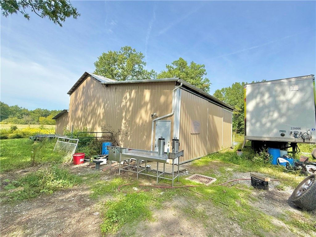 Image 21 of property listing at 4217 Hillsville Rd, Pulaski Twp, PA 16143