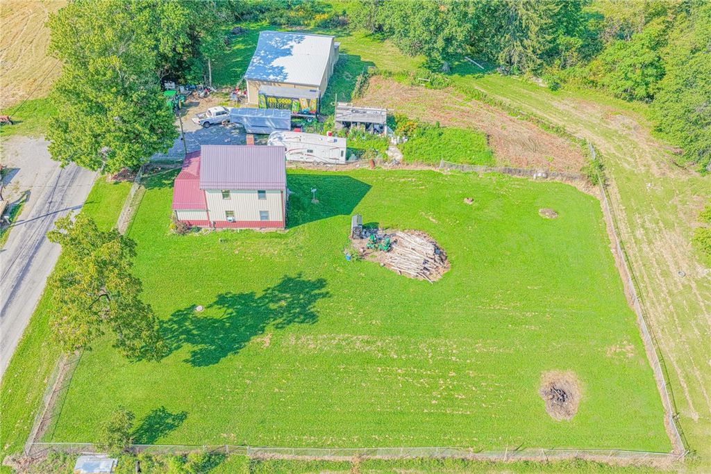 Image 25 of property listing at 4217 Hillsville Rd, Pulaski Twp, PA 16143