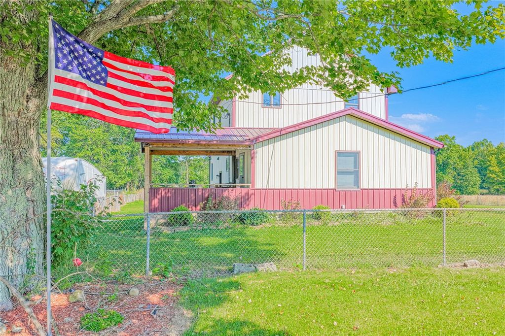 Image 3 of property listing at 4217 Hillsville Rd, Pulaski Twp, PA 16143