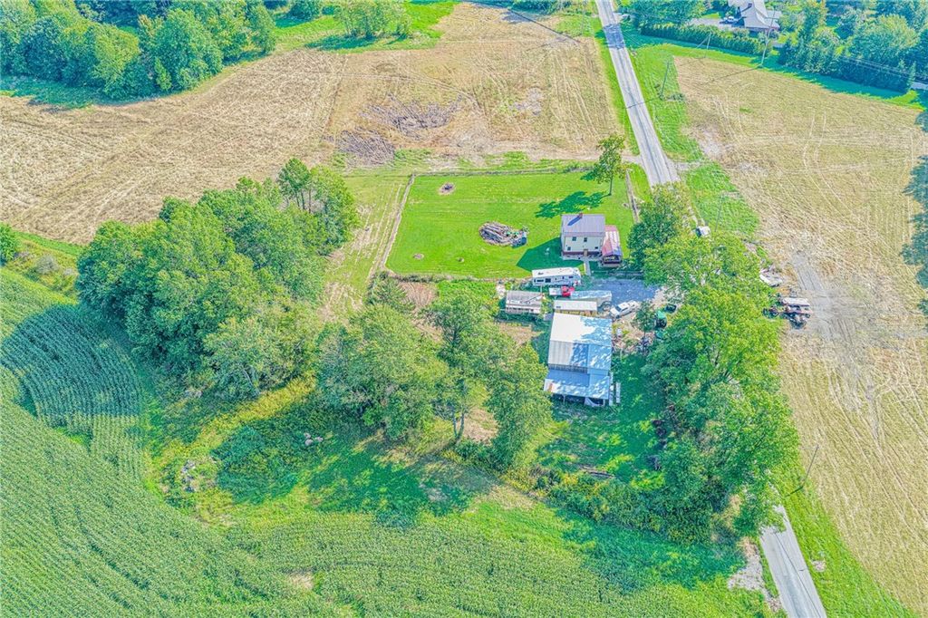 Image 30 of property listing at 4217 Hillsville Rd, Pulaski Twp, PA 16143
