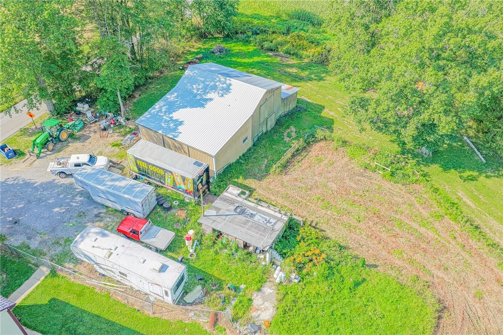 Image 31 of property listing at 4217 Hillsville Rd, Pulaski Twp, PA 16143