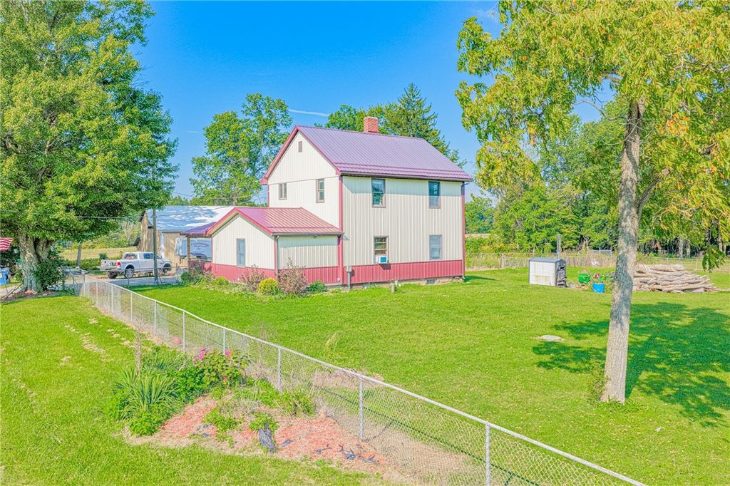 Image 32 of property listing at 4217 Hillsville Rd, Pulaski Twp, PA 16143