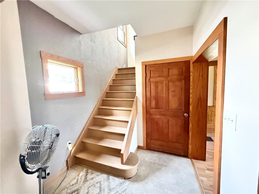 Image 4 of property listing at 4217 Hillsville Rd, Pulaski Twp, PA 16143