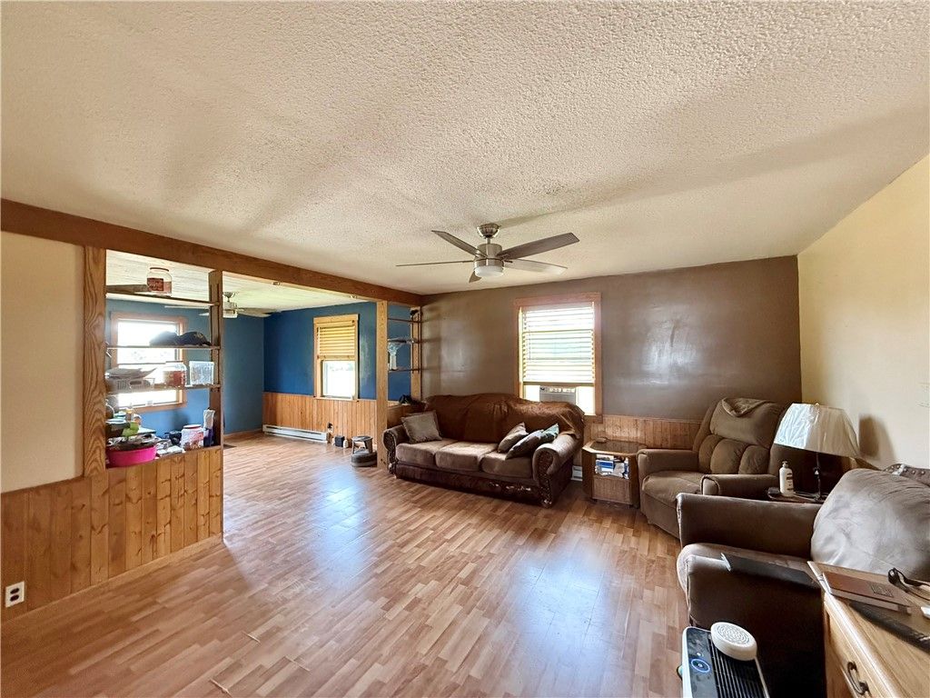 Image 5 of property listing at 4217 Hillsville Rd, Pulaski Twp, PA 16143