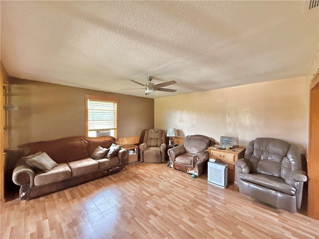 Image 6 of property listing at 4217 Hillsville Rd, Pulaski Twp, PA 16143
