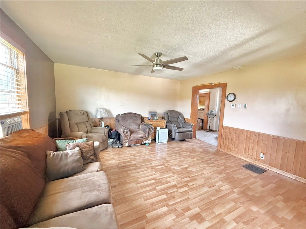 Image 7 of property listing at 4217 Hillsville Rd, Pulaski Twp, PA 16143