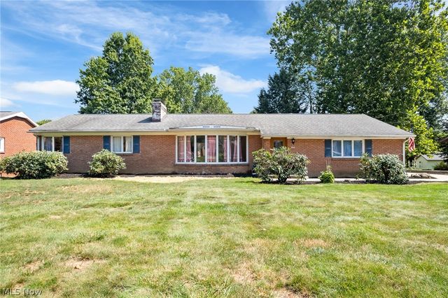 204 Sutton Avenue NE, North Canton, OH 44720