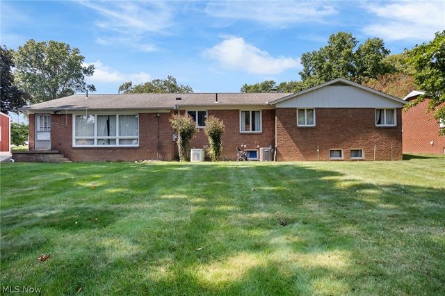 204 Sutton Avenue NE, North Canton, OH 44720