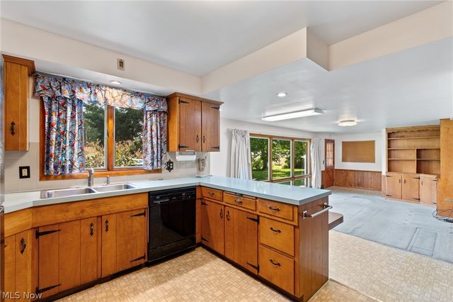 204 Sutton Avenue NE, North Canton, OH 44720