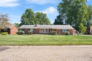 204 Sutton Avenue NE, North Canton, OH 44720