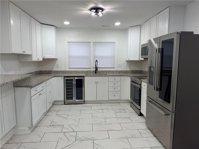 3208 Silina DR, Virginia Beach, VA 23452