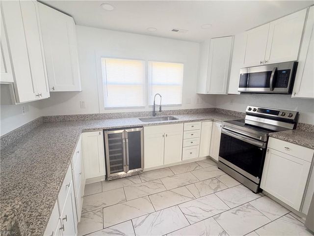 3208 Silina DR, Virginia Beach, VA 23452