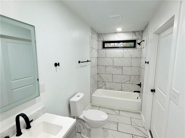 3208 Silina DR, Virginia Beach, VA 23452