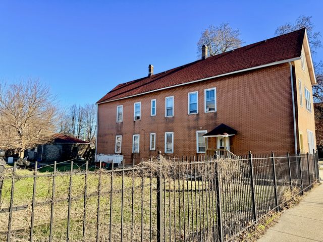 8757 S Marquette Avenue, Chicago, IL 60617