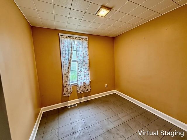 8757 S Marquette Avenue, Chicago, IL 60617