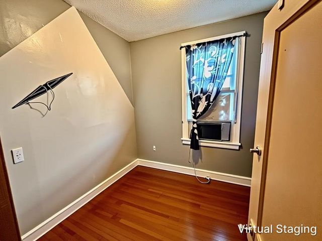 8757 S Marquette Avenue, Chicago, IL 60617