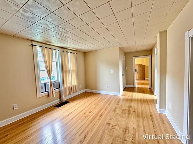 8757 S Marquette Avenue, Chicago, IL 60617