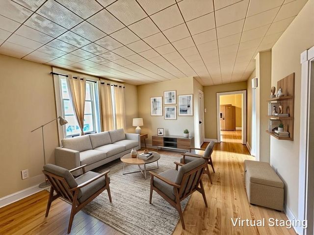 8757 S Marquette Avenue, Chicago, IL 60617