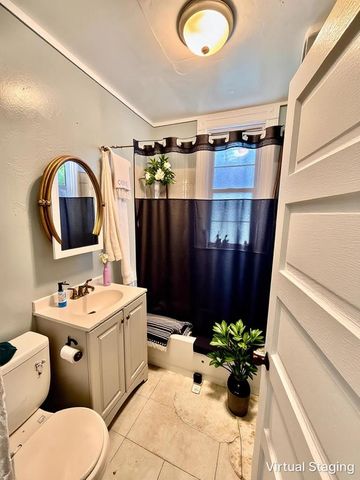 8757 S Marquette Avenue, Chicago, IL 60617