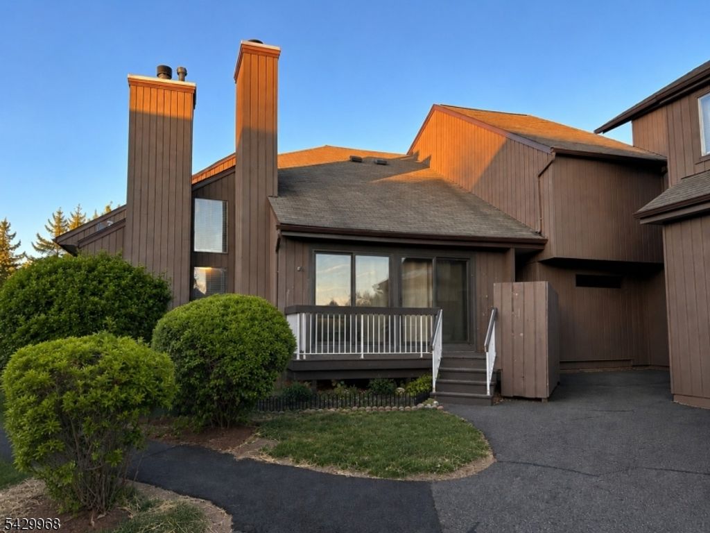 28 Bloomingdale Dr 34, Hillsborough Twp., NJ 08844