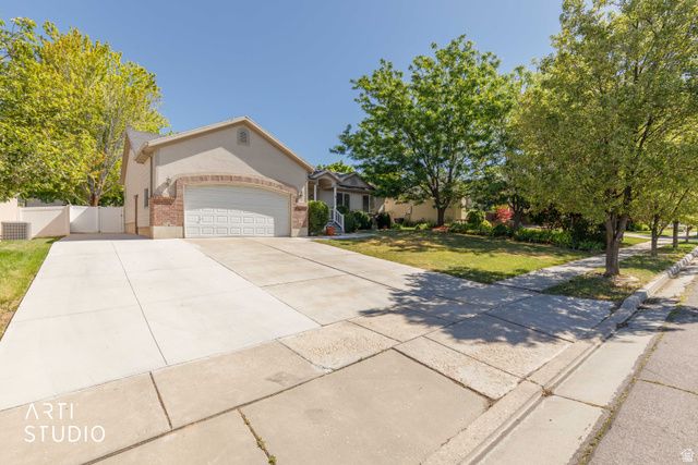 882 W 25 N, Clearfield, UT 84015