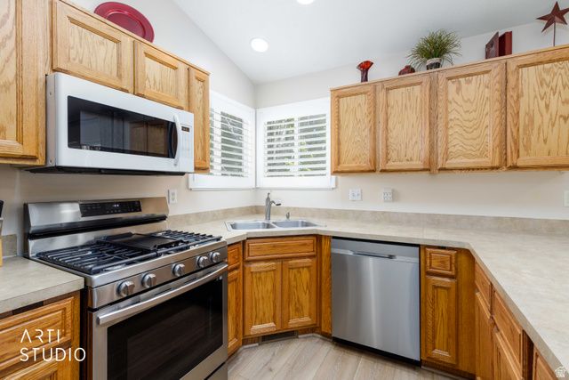 882 W 25 N, Clearfield, UT 84015