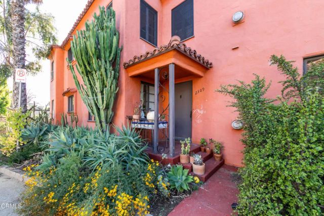 2309 Vista Gordo Drive, Los Angeles, CA 90026