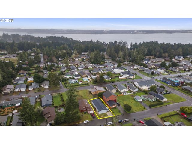 820 FENWICK St, Coos Bay, OR 97420