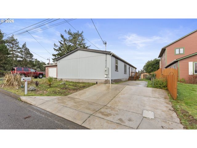 820 FENWICK St, Coos Bay, OR 97420