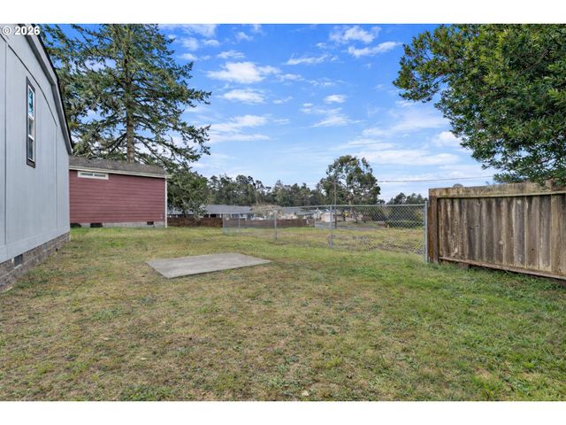 820 FENWICK St, Coos Bay, OR 97420