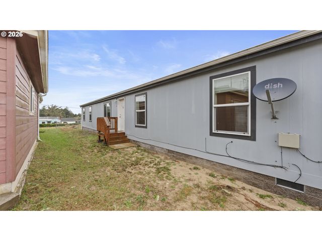 820 FENWICK St, Coos Bay, OR 97420