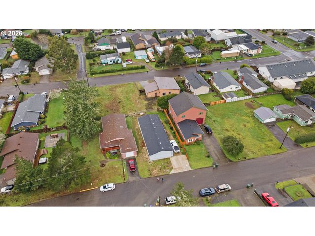 820 FENWICK St, Coos Bay, OR 97420