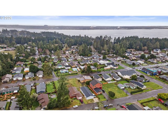 820 FENWICK St, Coos Bay, OR 97420