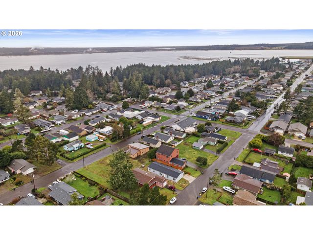 820 FENWICK St, Coos Bay, OR 97420