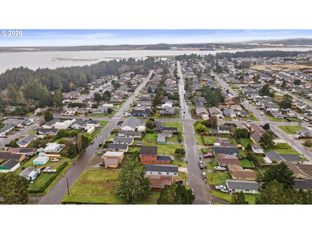 820 FENWICK St, Coos Bay, OR 97420