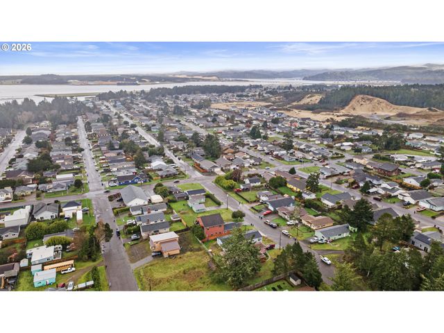 820 FENWICK St, Coos Bay, OR 97420