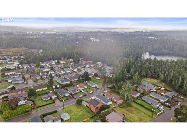 820 FENWICK St, Coos Bay, OR 97420