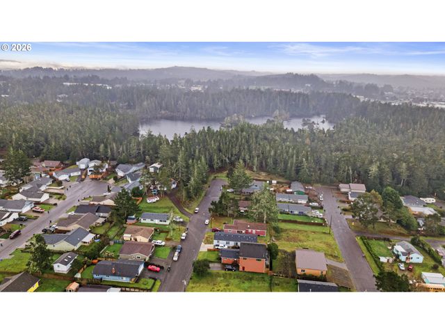 820 FENWICK St, Coos Bay, OR 97420