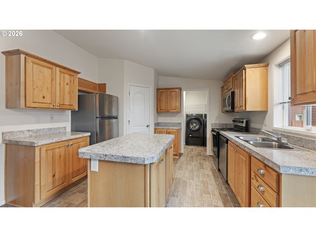 820 FENWICK St, Coos Bay, OR 97420