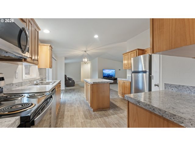 820 FENWICK St, Coos Bay, OR 97420