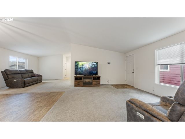 820 FENWICK St, Coos Bay, OR 97420