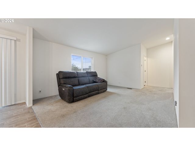 820 FENWICK St, Coos Bay, OR 97420