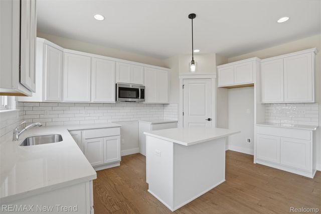 2100 Crested Butte Drive, White Lake Charter Township, MI 48383