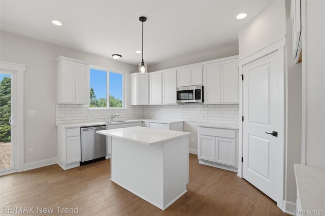 2100 Crested Butte Drive, White Lake Charter Township, MI 48383