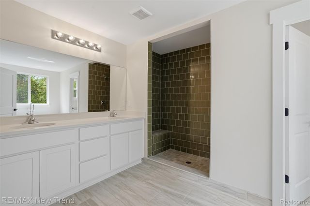 2100 Crested Butte Drive, White Lake Charter Township, MI 48383