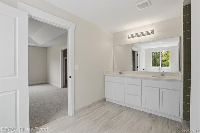 2100 Crested Butte Drive, White Lake Charter Township, MI 48383