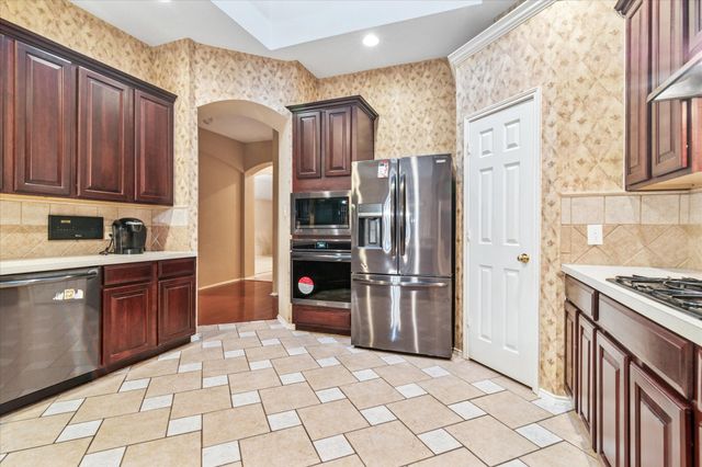 621 Candle Meadow Boulevard, Desoto, TX 75115