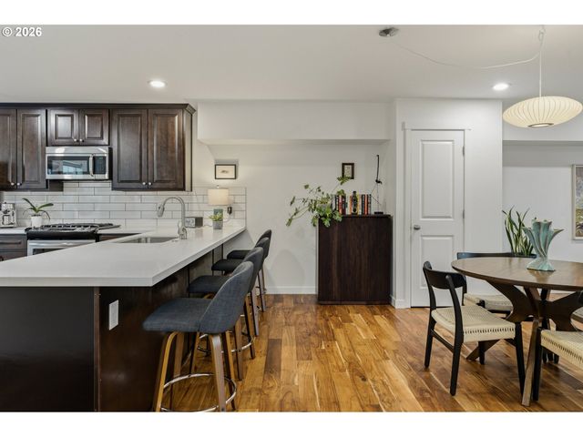 7594 Se DIVISION St, Portland, OR 97206